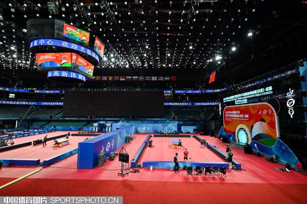 莱万：很多球队面对巴萨时踢法很“脏”，希望和